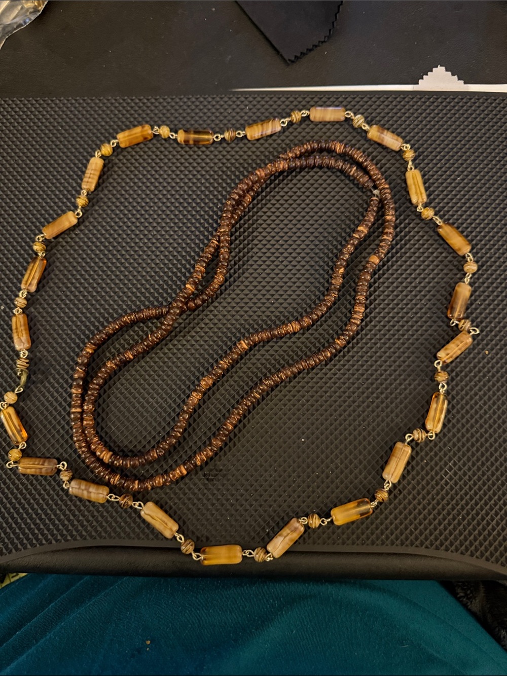 1 Brown Beaded Women’s Necklace - Unbranded